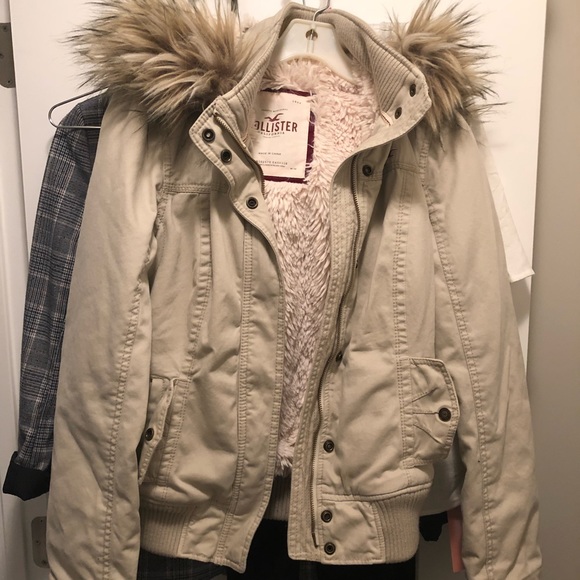 hollister coat with fur hood